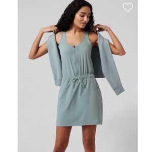Athleta Expedition Dress • Minimalist Gray Performance Style • Women’s Size 10